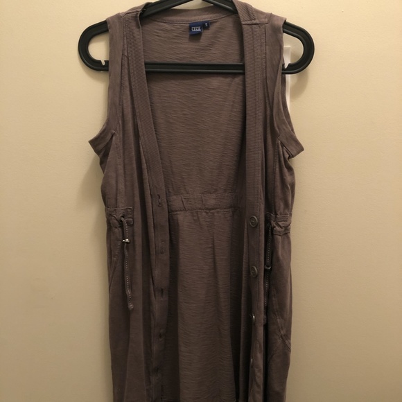Vest - Picture 1 of 5